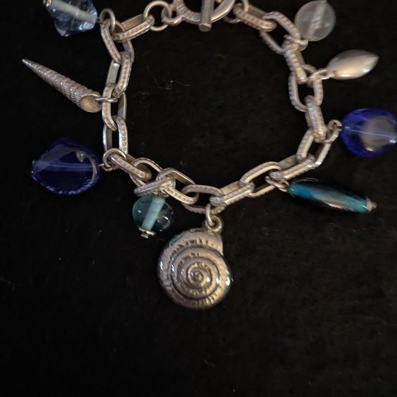 SILVER TONE SEA SHELL AND RHINESTONE CHARM BRACELET - Picture 2 of 5